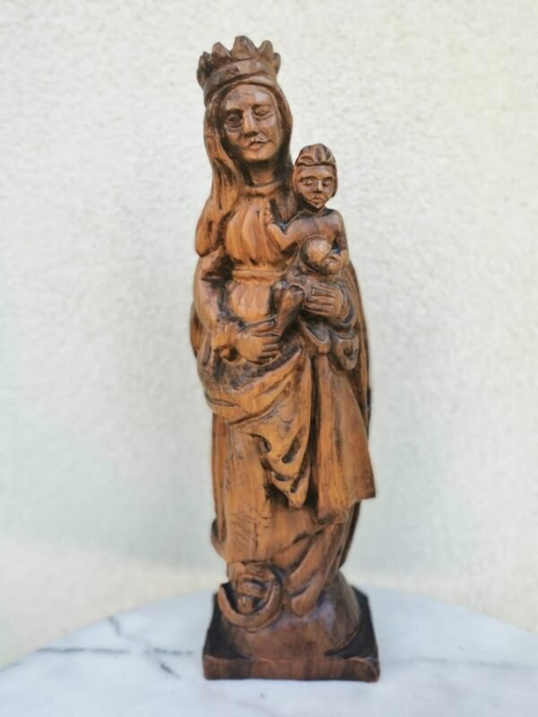 Statula medinė Šv. Marijos su kūdikėliu Jėzumi. Kaina 88