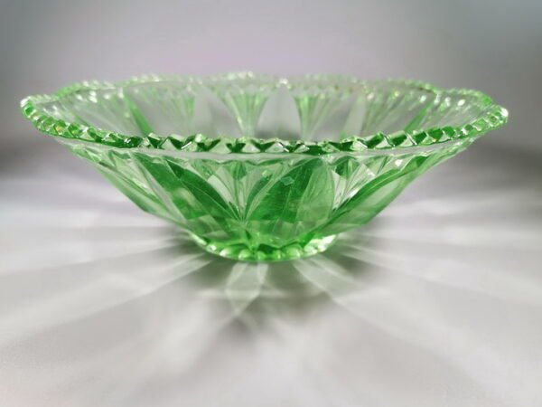 Sausaininė, saldaininė stiklinė Art Deco stiliaus. Kaina 16