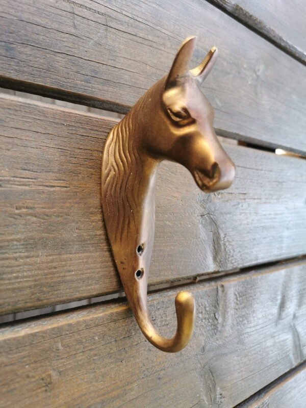 Kabyklos-arkliukai žalvariniai, žirgų galvos. 4 vnt. Kaina po 28