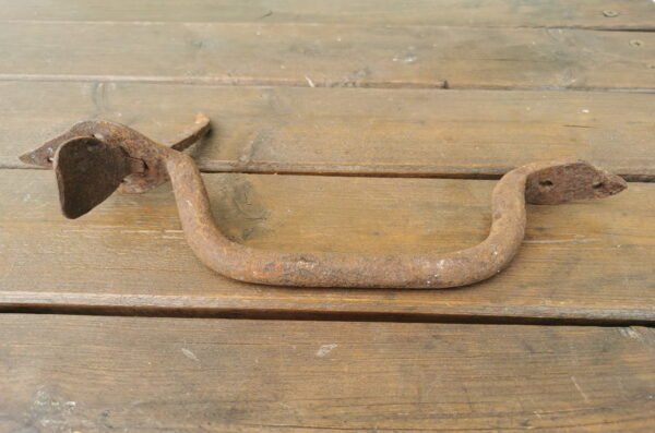 Durų rankena, klemka, senoviška kaimiška rankena, kaltinė. Kaina 22