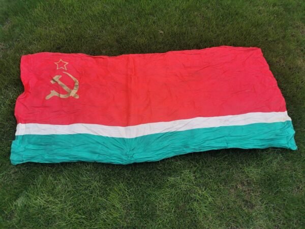 Vėliava LTSR tarybinė, tarybinės Lietuvos, sovietinių laikų. Dydis 90 x 180 cm. Kaina 57