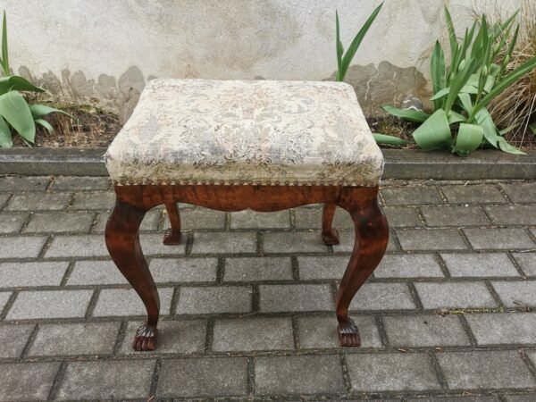 Pufas, minkšta tabutetė, suolelis, antikvarinė. Tvirtas, ąžuolinis. Kaina 93