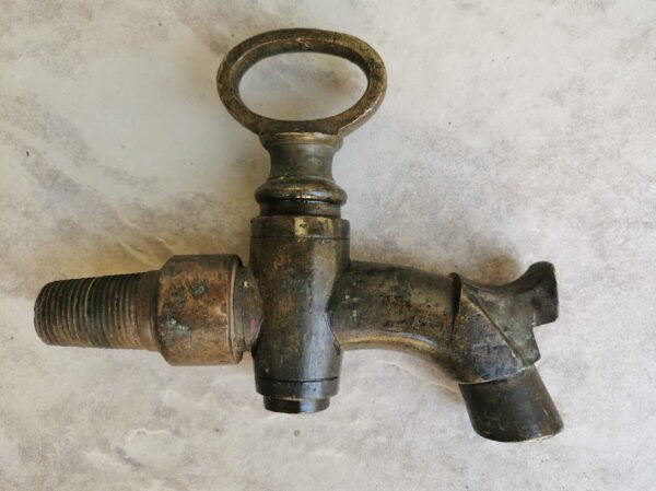 Čiaupas, kranas bačkų antikvarinis, bronzinis. Veikiantis. Kaina 52
