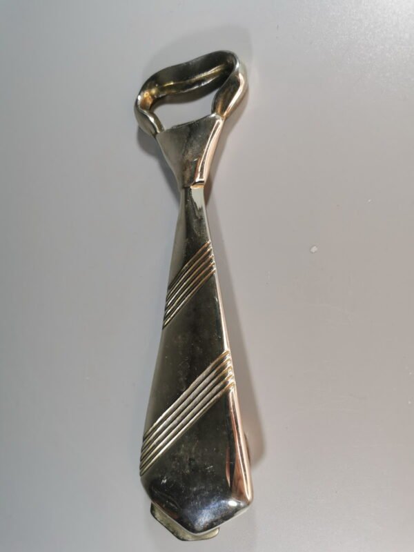 Atidarytuvas - kaklaraištis, metalinis. Kaina 13