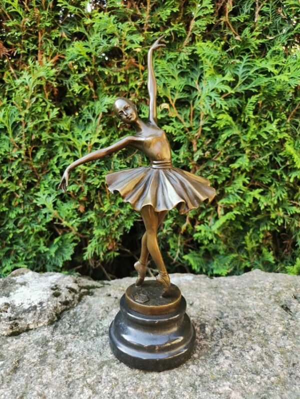 Balerinos statulėlė, figūrėlė. Bronze Garanti, J.B. Déposée, Paris. 1910 m. Milo statulos replika. Bronza, marmuras. Kaina 173