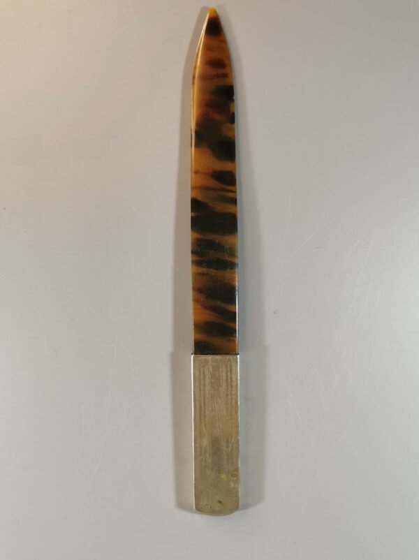 Peilis laiškams, popieriui atplėšti, antikvarinis, bakelitinis. Kaina 18