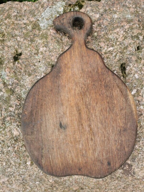 Pjaustymo lentelė medinė, antikvarinė. Kaina 23