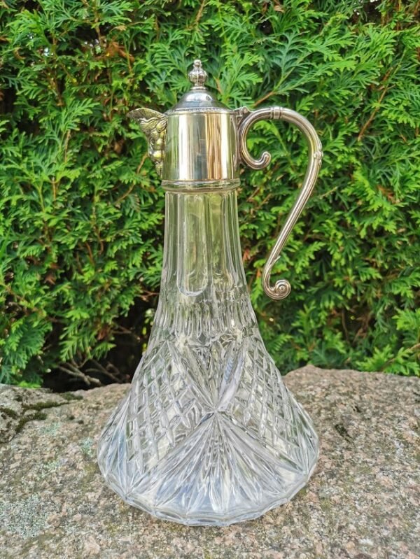 Grafinas, ąsotis krištolinis, sidabruotas. Anglija. Svoris 2,1 kg. Kaina 143