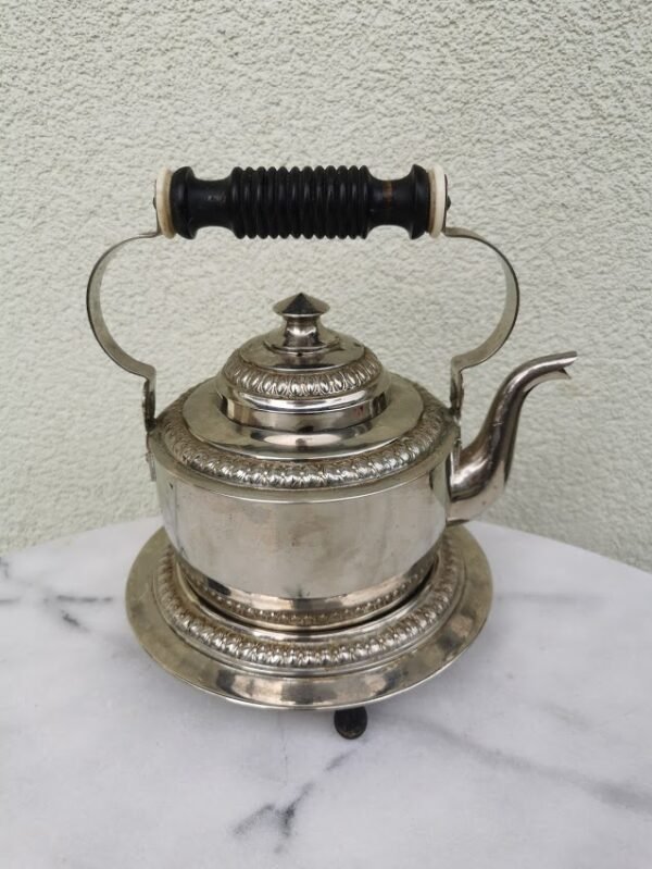 Virdulys, arbatinukas su stovu, antikvarinis. Talpa 2 ltr. Kaina 58