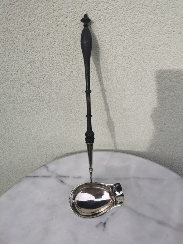 Samtis antikvarinis, sidabruotas, medine rankena. Kaina 28