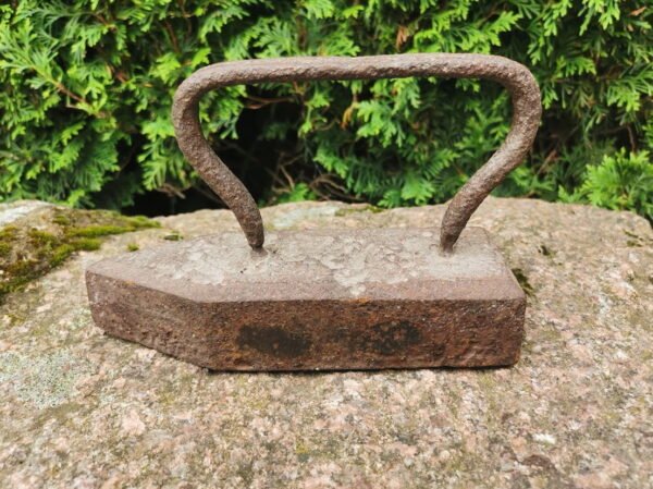 Lygintuvas, prosas ketaus (špyžinis), antikvarinis. Svoris 3,7 kg. Kaina 33