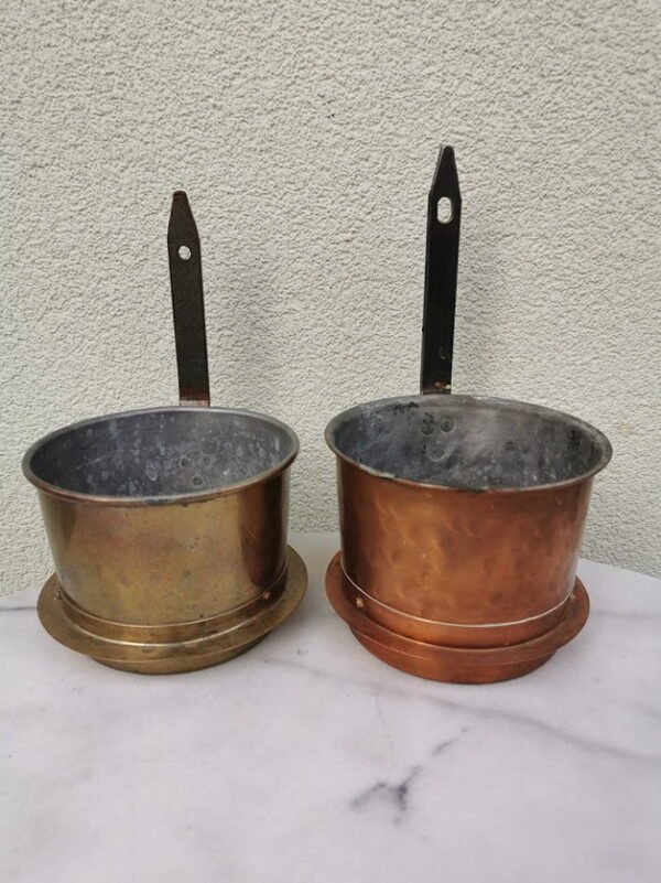 Indai, vazonai žalvariniai, pakabinami. Kaina po 33