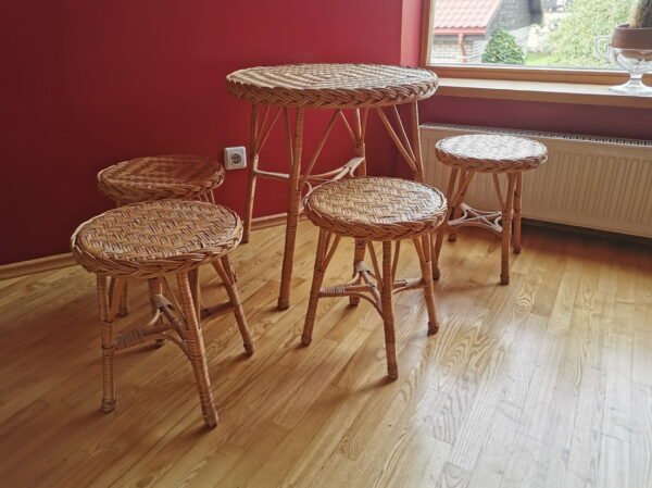 Satalas, kavos staliukas su kėdėmis, komplektas pintas, lietuviškas, vintažinis. Kaina 125