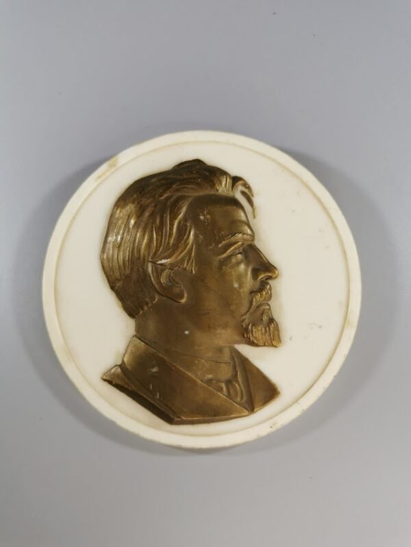 Plaketė tarybinių laikų. Bronzavimas, plastmasė. Kaina 23