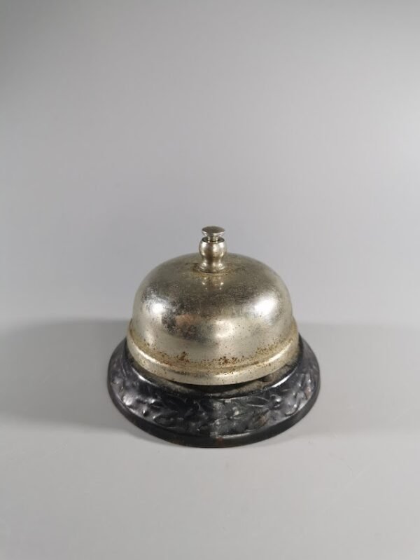 Skambutis - varpelis, antikvarinis stalo, registratūros, reception desk. Kaina 42