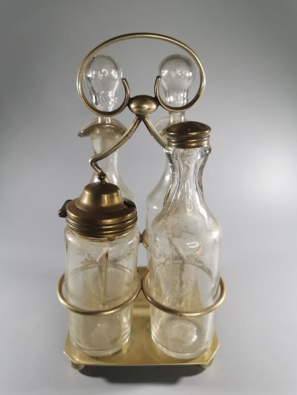 Padėklas su prieskoninėmis, antikvarinis, sidabruotas. Kaina 53