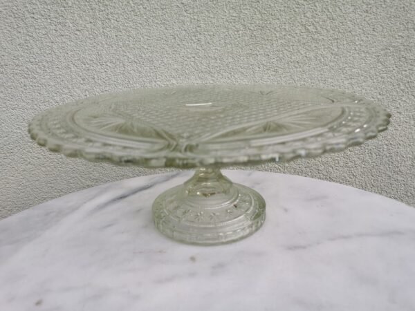 Tortinė stiklinė, didelė, sūrio serviravimo lėkštė, antikvarinė. Skersmuo 35 cm. Kaina 78