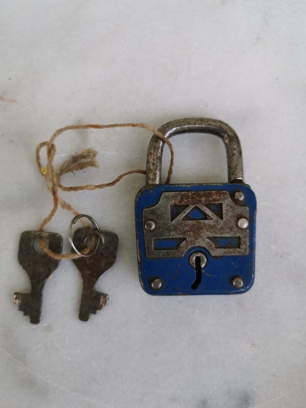 Spynelė antikvarinė. Veikianti. Kaina 22