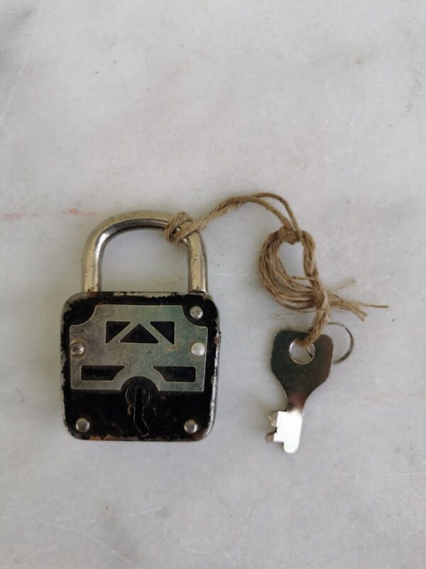 Spynelė antikvarinė. Veikianti. Kaina 23