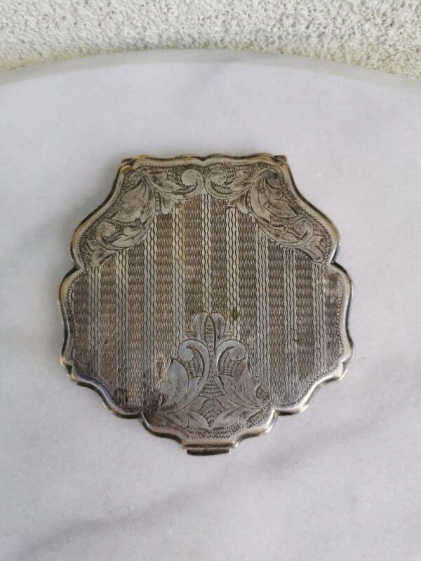 Pudrinė antikvarinė, sidabruota, Art Nouveau stiliaus. Kaina 43