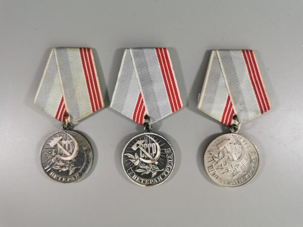 Medaliai Darbo veteranas, tarybiniai, sovietinių laikų. 1 vnt. Kaina 8. LIKO TIK PIRMAS