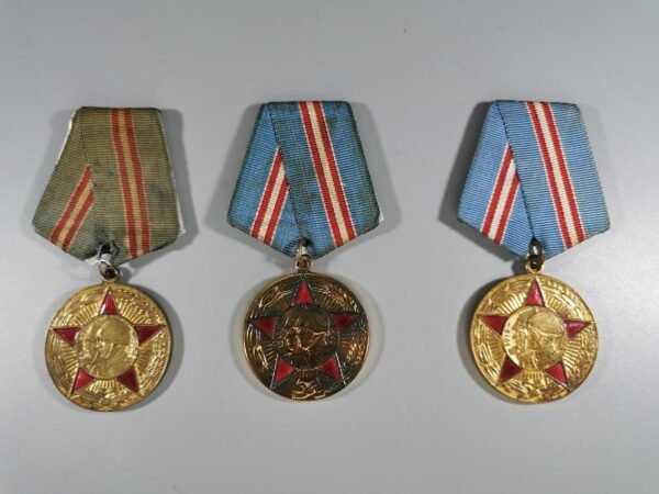 Medalis tarybinis 50 metų TSRS ginkluotoms pajėgoms. 1918-1968, sovietinių laikų. 2 vnt. PARDUOTAS TREČIAS. Kainos: 7, 10