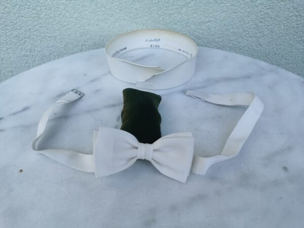 Peteliškė, apykaklė, pagalvėlė cilindrui - skrybėlei valyti, antikvariniai. Kaina 23 už viską