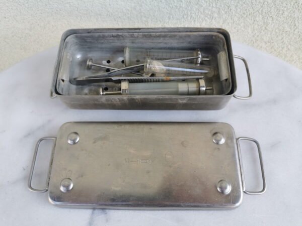 Sterilizatorius antikvarinis. Kaina 18 už viską