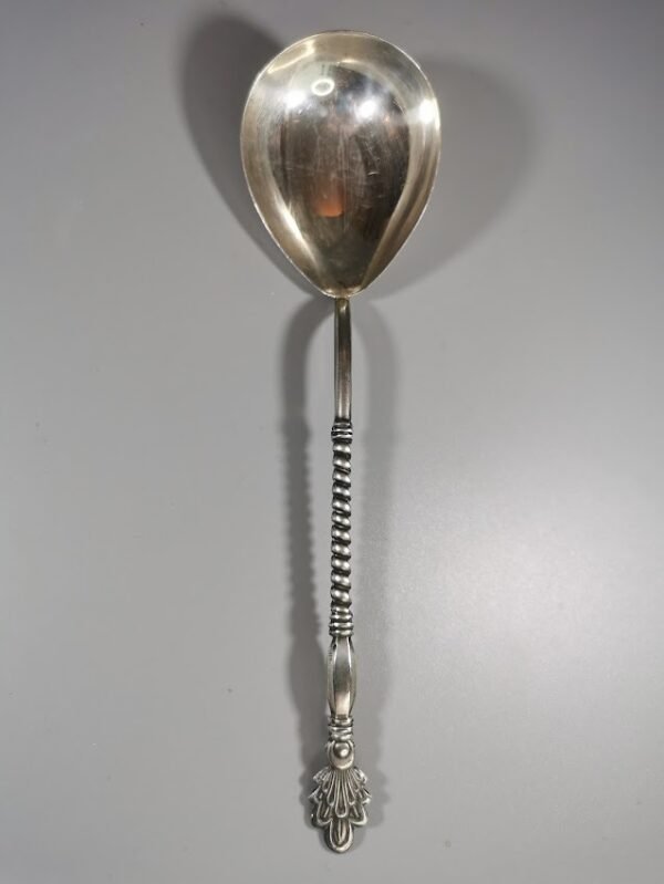 Šaukštas sidabrinis 875 prabos, tarybinis. Svoris 53 g. Kaina 132