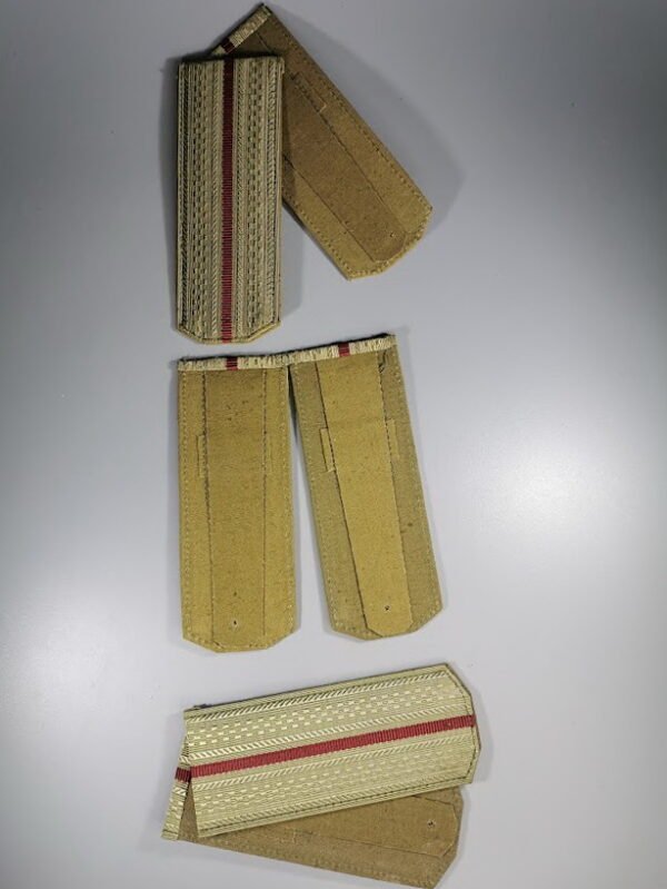 Antpečiai kariški, nenaudoti, tarybinių laikų. 3 poros. Kaina 12 už 1 porą.