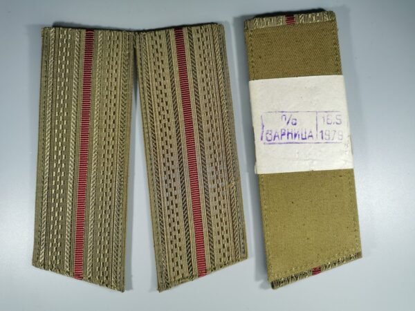 Antpečiai kariški, nenaudoti, supakuoti, tarybinių laikų. 1979 m. 2 poros. Kaina 12 už 1 porą.