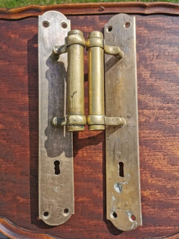 Rankenos masyvios, bronzinės, antikvarinės. Kaina 132