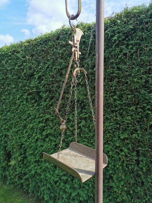 Svarstyklės, bezmėnas antikvarinės, prabuotos, žalvarinės. Kaina 87