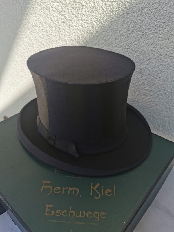 Cilindras (skrybėlė) sustumiamas, antikvarinis. Originali dėžė. Vokietija. Kaina 93