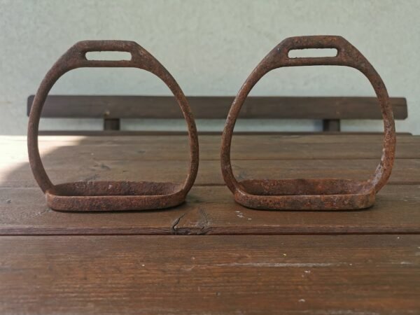 Balnakilpės antikvarinės. 2 vnt. Kaina 36 už abi.