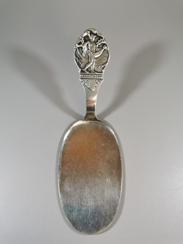 Mentelė, lopetėlė sidabrinė, antikvarinė. 43 g. Kaina 107