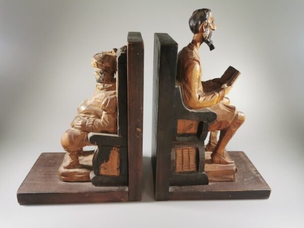 Knygų laikikliai, statulėlės medinės, drožinėtos. Kaina 82 už abu