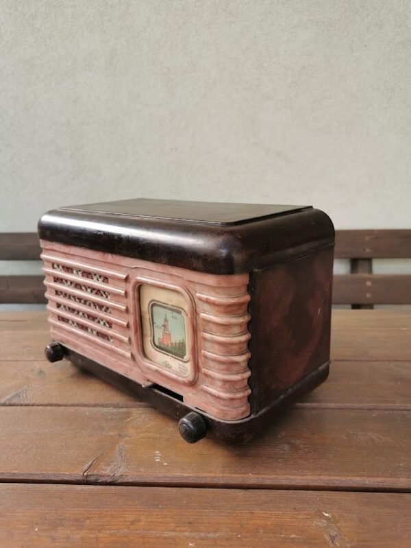 Radija Moskvič, Moskvich, Москвич V - В, tarybinė. 1949–1957 m. Gamintojas: Sarapoul Orjonikidze Radio factory. Netikrinta. Kaina 107