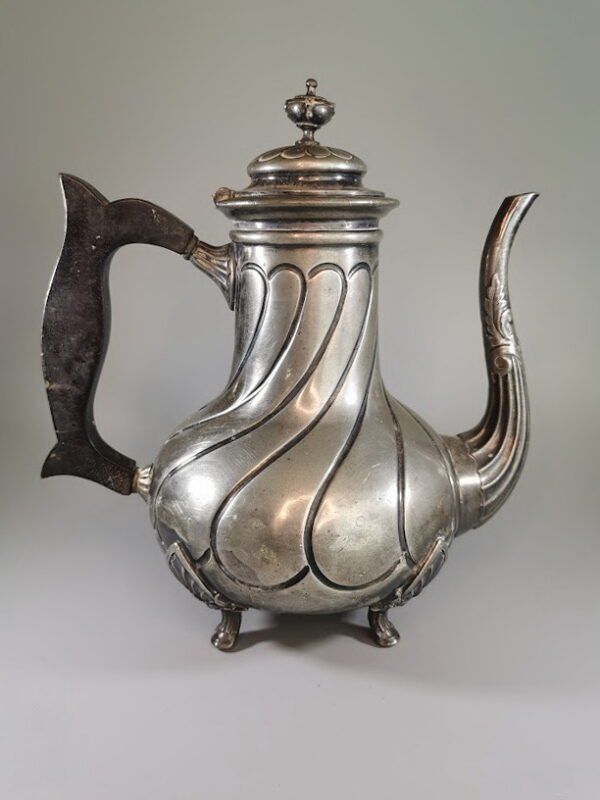 Kavinukas - arbatinukas antikvarinis sidabruotas. Prancūzija. Kaina 57