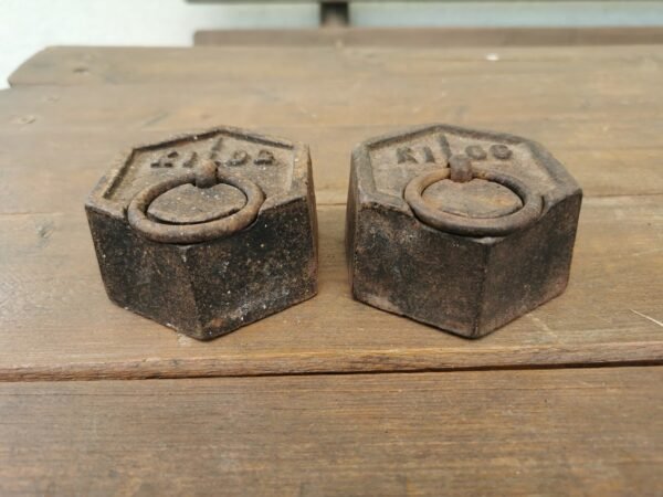 Svareliai antikvariniai po 1 kg., prabuoti. Prancūzija. Kaina po 13