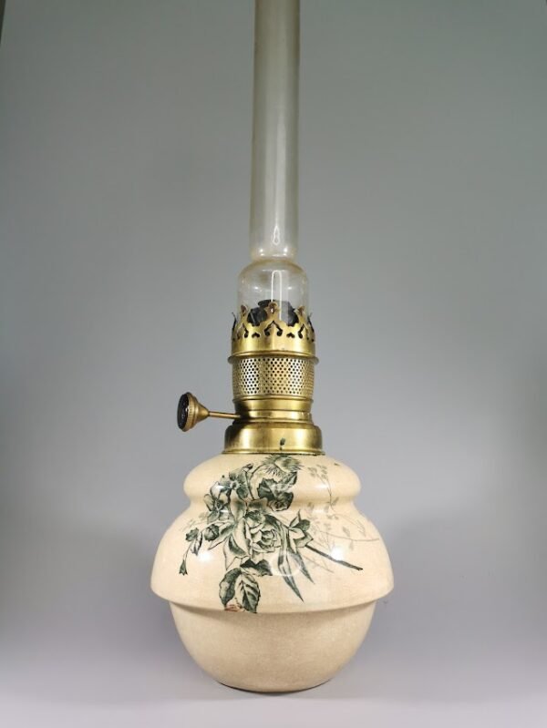 Žibalinė lempa antikvarinė, keraminė, glazūruota. Stiklas klijuotas. Kaina 32