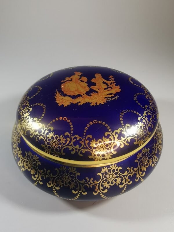 Dėžutė porcelianinė Fabrique et decore Limoges (France) kobalto spalvos. Kaina 38
