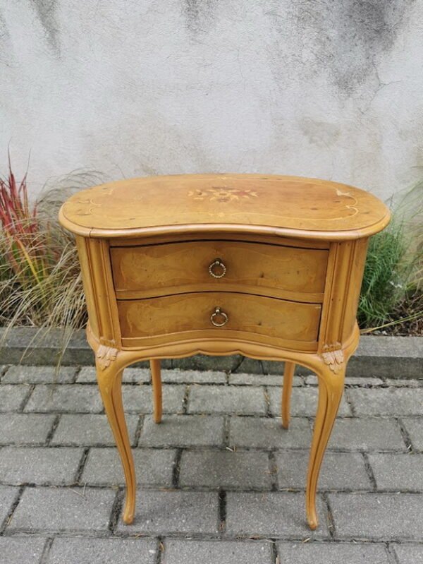 Spintelė - komodėlė antikvarinio stiliaus, pupa. Kaina 218
