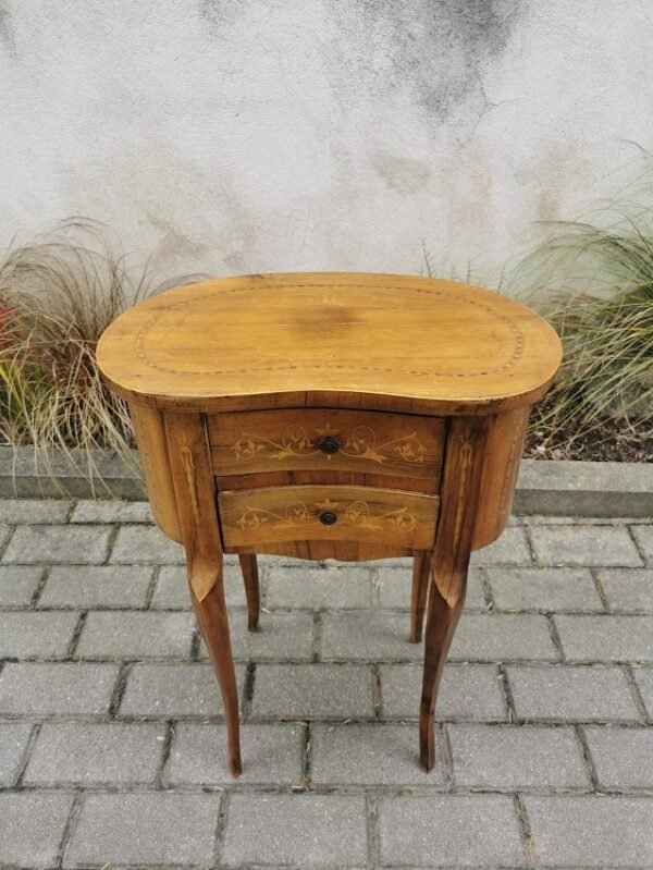 Spintelė - komodėlė antikvarinio stiliaus, pupa. Kaina 217