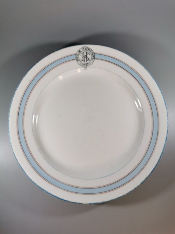 Lėkštė antikvarinė, porcelianinė, kolekcinė, viešbučio HOTEL DE ST. PETERSBOURG. Gamintojas JJPF 1933-1935 m. RYGA. Kaina 128