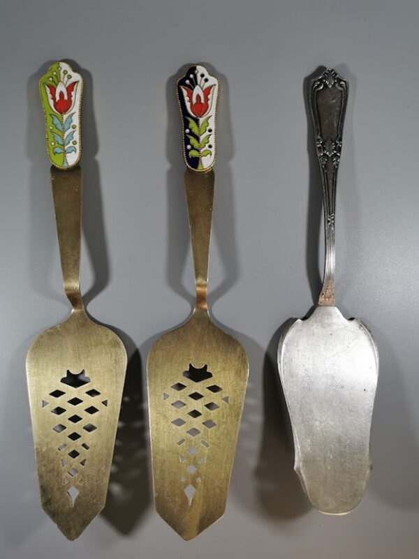 Mentelės, lopetėlės tortui, pyragaičiams. 3 vnt. Kaina po 16 PASKUTINĖ PARDUOTA