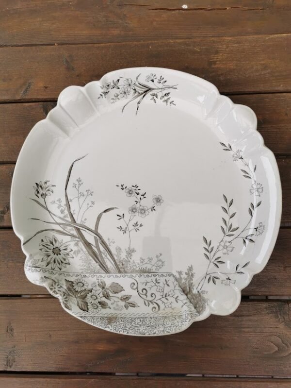 Lėkštė antikvarinė, didelė, 37 cm. skersmens, augaliniais motyvais Peking Gustafsberg. 1898 m. Kaina 42