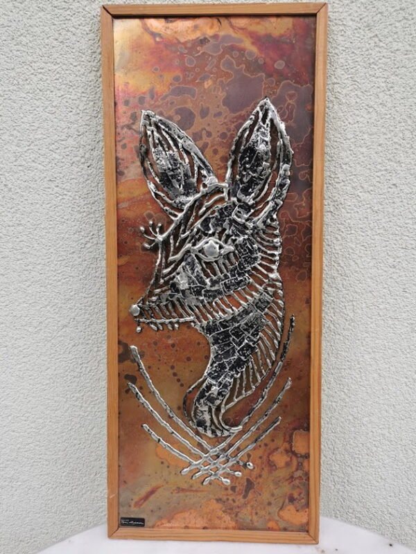 Paveikslas, bareljefas metalinis su dizainerio pavarde. Kaina 38
