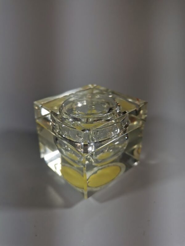 Dėžutė stiklinė, šlifuoto stiklo, antikvarinė. Kaina 18