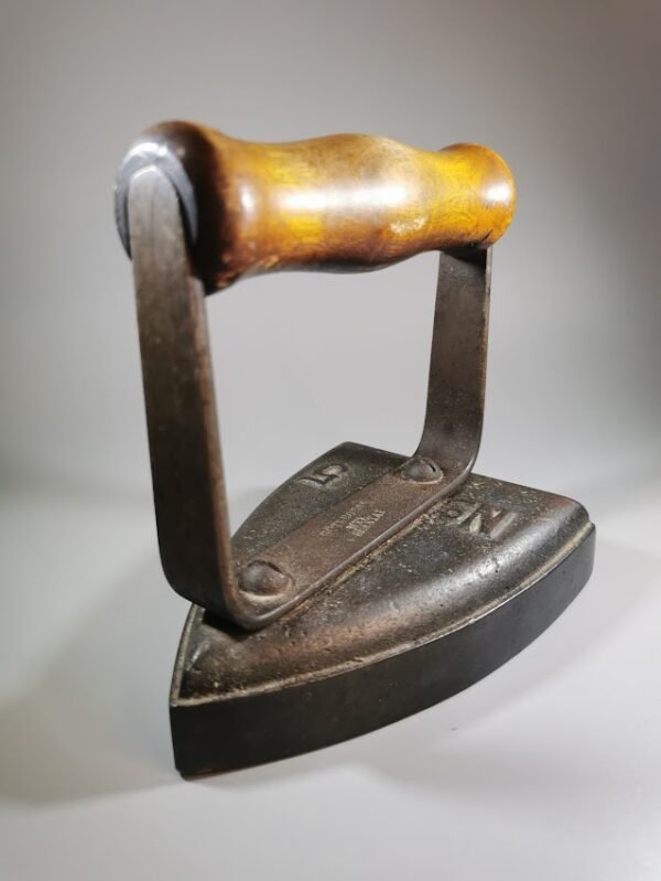 Prosas, lygintuvas antikvarinis. Kaina 26